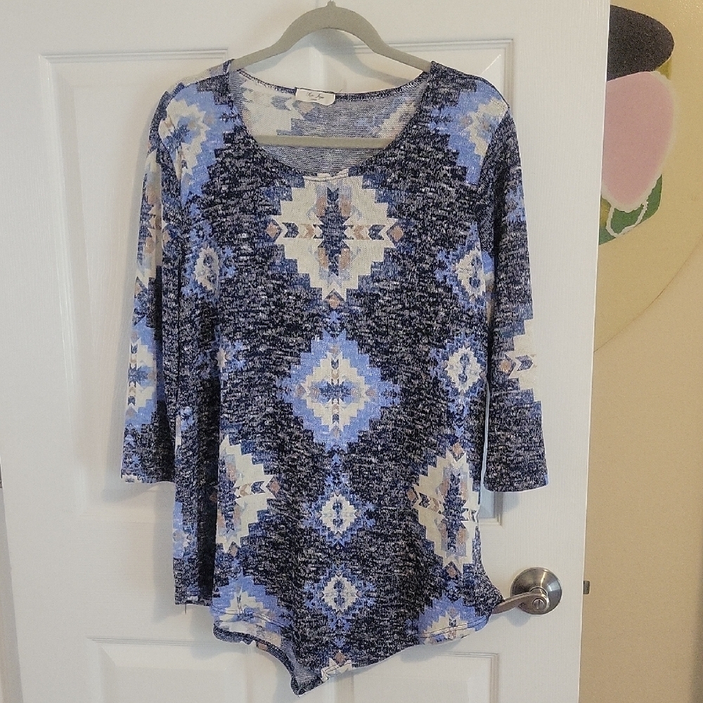 Rue JuJu SzXL Aztec-Inspired Long Sleeve, scoop neck Top in Blue and Cream